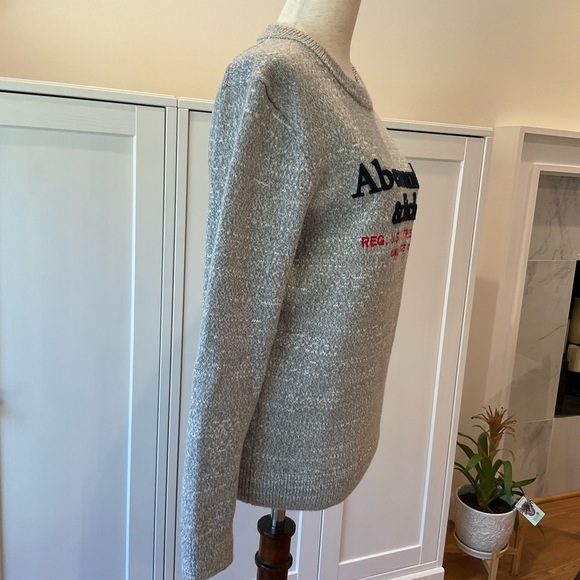 Abercrombie & Fitch Embroidered Logo Crew Neck Pullover Sweater Size XSmall Grey - Picture 4 of 14